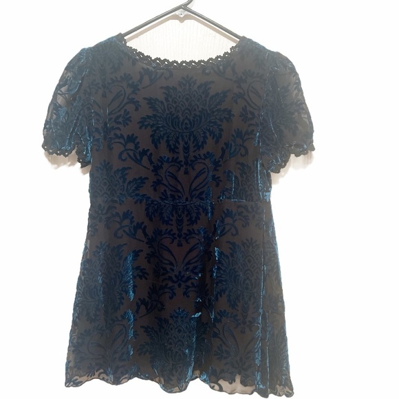 Elegant Blue Velvet Top - Picture 2 of 9